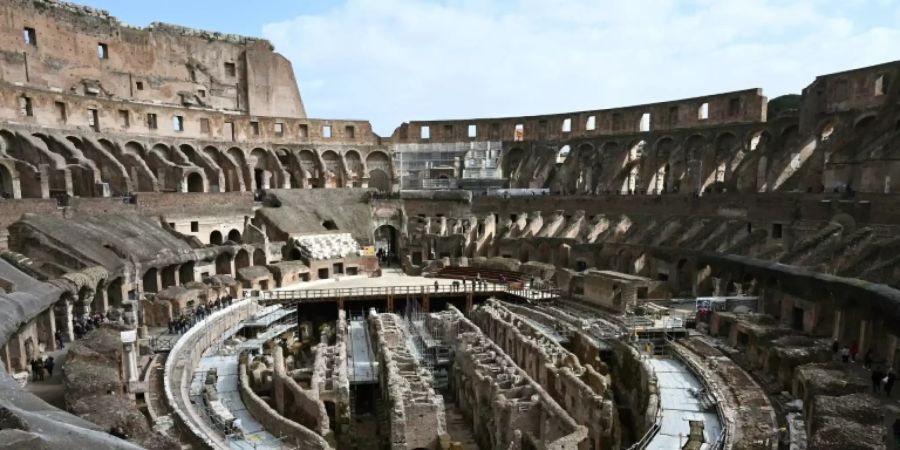 Nur noch wenige Touristen im Coliseum in Rom