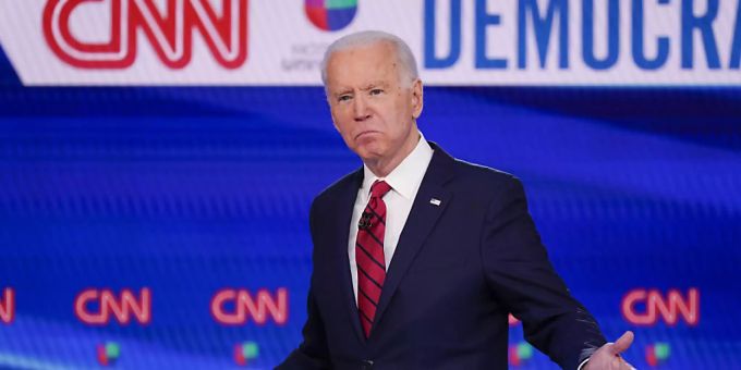 Der US-Präsidentschaftsbewerber Joe Biden hat die Vorwahl der oppositionellen Demokraten im Bundesstaat Florida ersten Prognosen zufolge gewonnen. Joe Biden