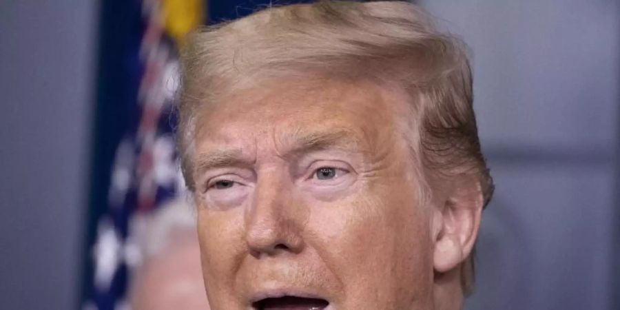 Donald Trump hat ein vom Kongress beschlossenes milliardenschweres Hilfspaket in Kraft gesetzt. Foto: Alex Brandon/AP/dpa
