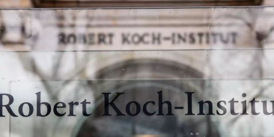 Eingang des Robert Koch-Instituts in Berlin. Foto: Paul Zinken/dpa