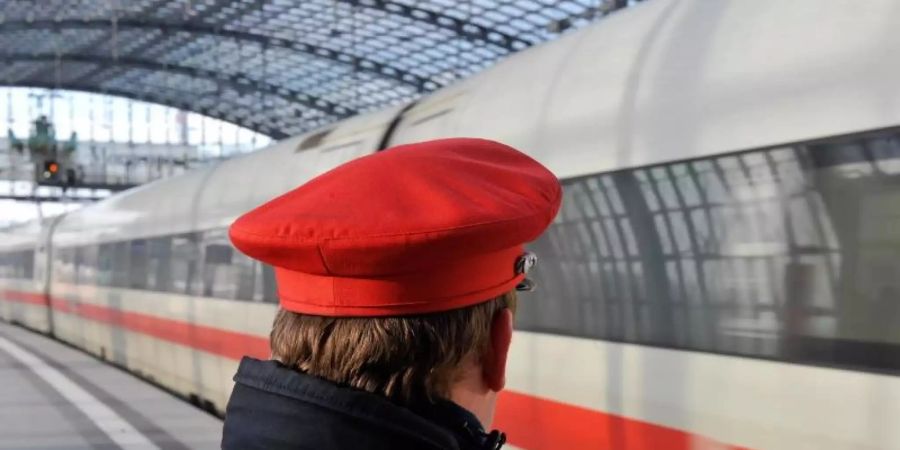 Fahrgast-Rekord bei der Deutschen Bahn im vergangenen Jahr. Foto: Gero Breloer/dpa/Archiv