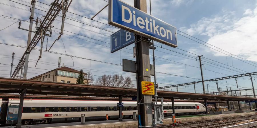 Bahnhof Dietikon.