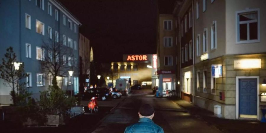 Ein letzter Blick: Die ARD-Kultserie «Lindenstrasse» ist vorbei. Foto: Steven Mahner/WDR/dpa