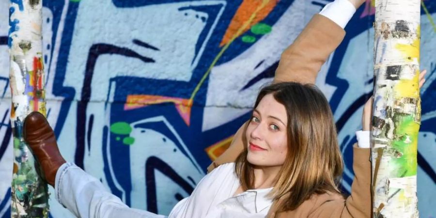 Hanna Plass spielt die Hauptrolle in der neuen SAT.1 Comedy-Serie "Think Big!". Foto: Jens Kalaene/dpa-Zentralbild/dpa