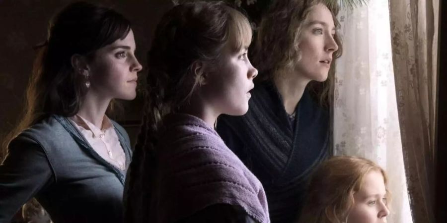 Die vier Schwestern Meg March (Emma Watson) (l-r), Amy March (Florence Pugh), Jo March (Saoirse Ronan) und Beth March (Eliza Scanlen) könnten unterschiedlicher nicht sein. Foto: Wilson Webb/Sony Pictures /dpa