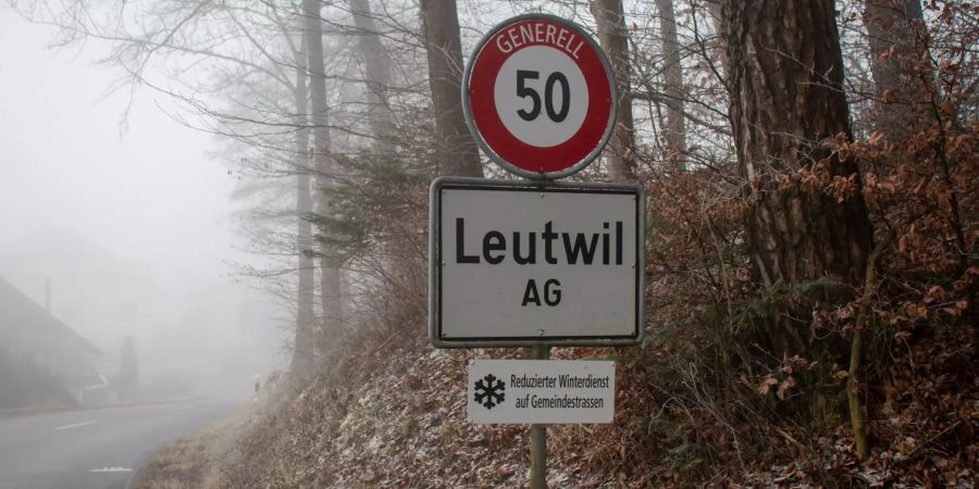 Ortsschild in Leutwil.