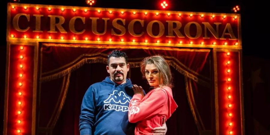 Pech im Unglück: Sergio und Janine Schmidt können mit ihrem neu gegründeten Circus Corona nicht auftreten. Foto: Nicolas Armer/dpa