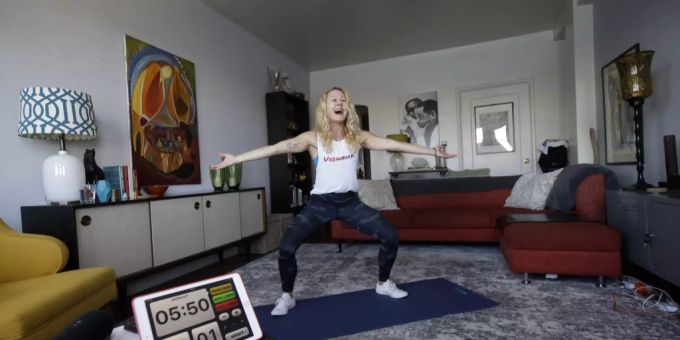 Dank dem Internet finden Sie zahlreiche Anleitungen zu Home-Workouts. Home Workout Quarantäne