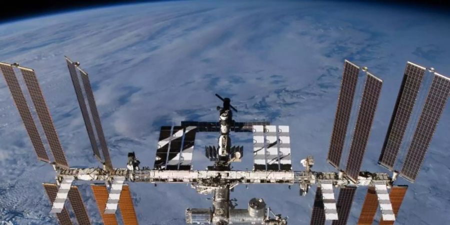 Die Internationale Raumstation ISS in der Erdumlaufbahn. Foto: Nasa/dpa