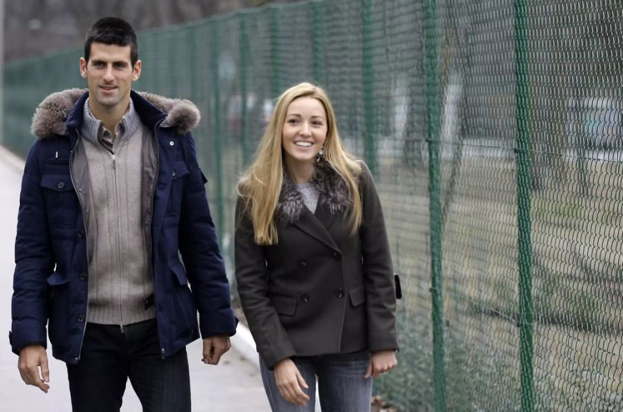 Jelena und Novak Djokovic zu Besuch in einer Schule in Belgrad im Jahr 2013.