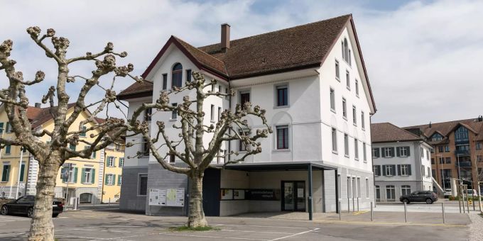 Das Gemeindehaus in Reinach. Das Gemeindehaus in Reinach.