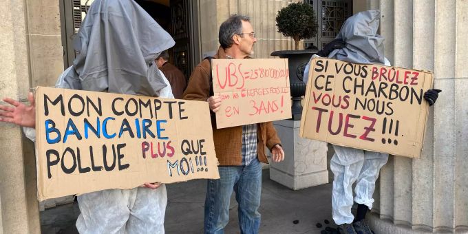 Nach CS-Freispruch - Klima-Aktivisten besetzen UBS-Filiale in Lausanne
