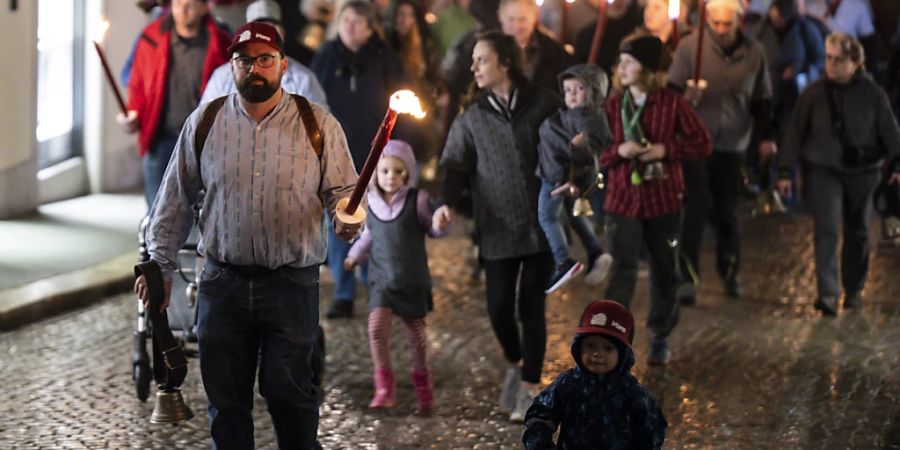 Mit Glocken und Treicheln für faire Preise: Der Umzug von Bäuerinnen und Bauern durch Solothurn verlief friedlich.