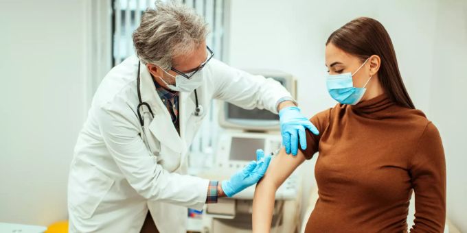 Nebenwirkungen - Moderna startet Studie mit geimpften Schwangeren