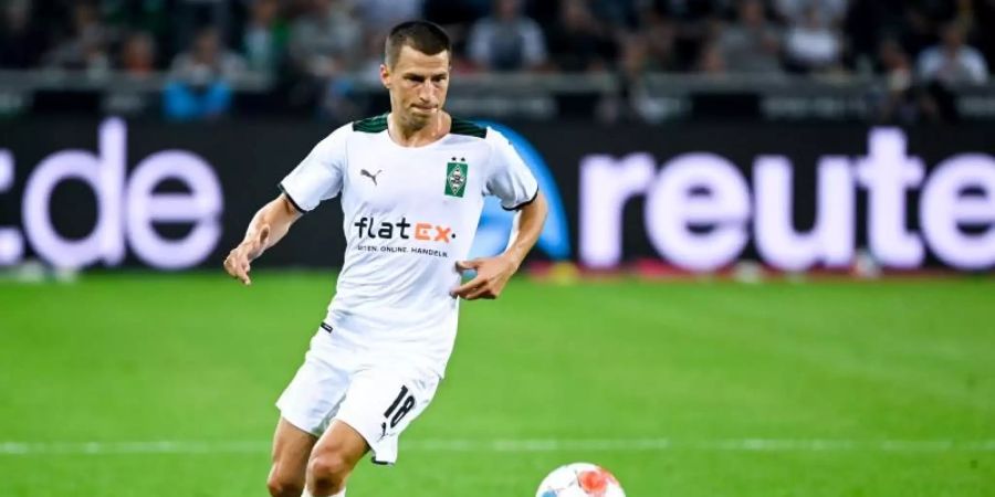 Stefan Lainer wird Mönchengladbach wohl lange fehlen. Foto: Federico Gambarini/dpa