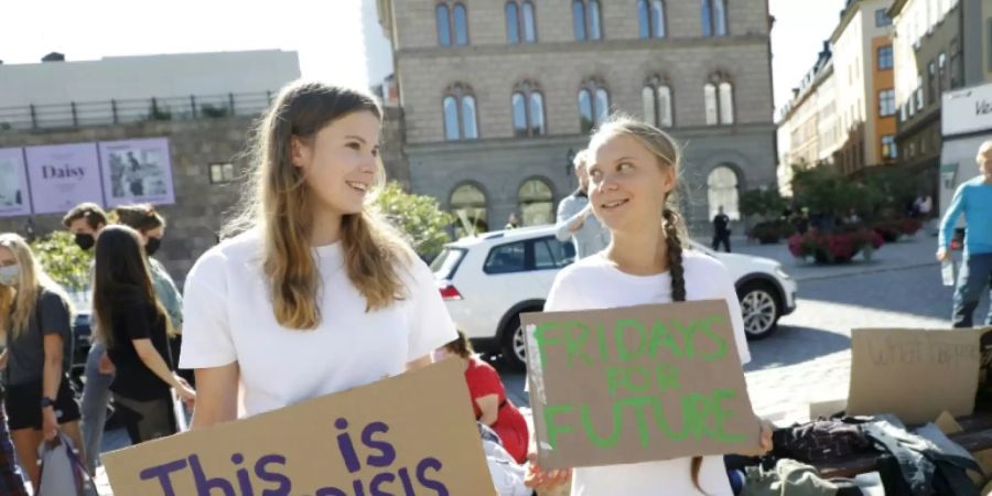 Klimaaktivistinnen Neubauer (l.) und Thunberg.