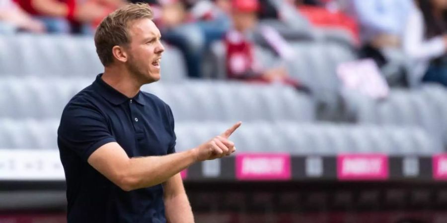 Stärkt Leroy Sané den Rücken: Bayern-Coach Julian Nagelsmann. Foto: Sven Hoppe/dpa