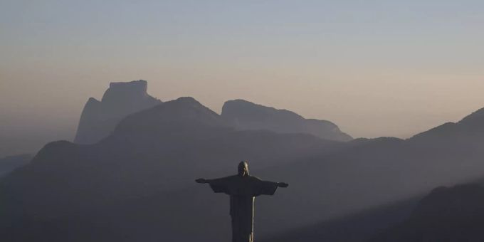 Die 38 Meter hohe Christusstatue («Christus, der Erlöser“) im Süden der brasilianischen Metropole Rio de Janeiro. (Archivbild) Die 38 Meter hohe Christusstatue («Christus, der Erlöser“) im Süden der brasilianischen Metropole Rio de Janeiro. (Archivbild)