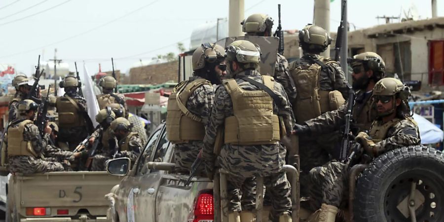 dpatopbilder - Kämpfer der Spezialeinheit der Taliban treffen nach dem Abzug der US-Truppen auf dem Flughafen Kabul ein.. Foto: Khwaja Tawfiq Sediqi/AP/dpa