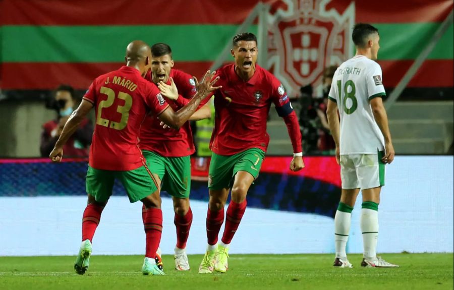 Portugal dreht das Spiel gegen Irland spät.