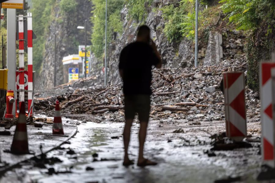 Eine verschüttete Strasse letzten Donnerstag in Gandria TI.