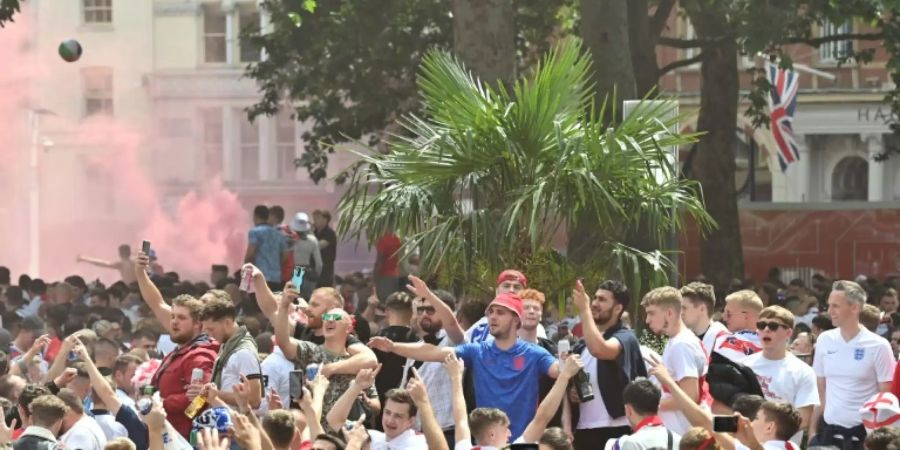Englische Fans in London im Vorfeld des EM-Finales