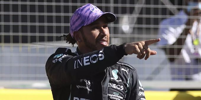 Auch Weltmeister Lewis Hamilton äussert sich zum neuen Format in der Formel 1. Lewis Hamilton Formel 1