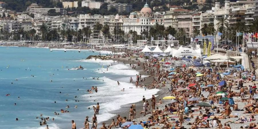 Der Stand von Nizza an der berühmten Promenade des Anglais. Foto: picture alliance / dpa