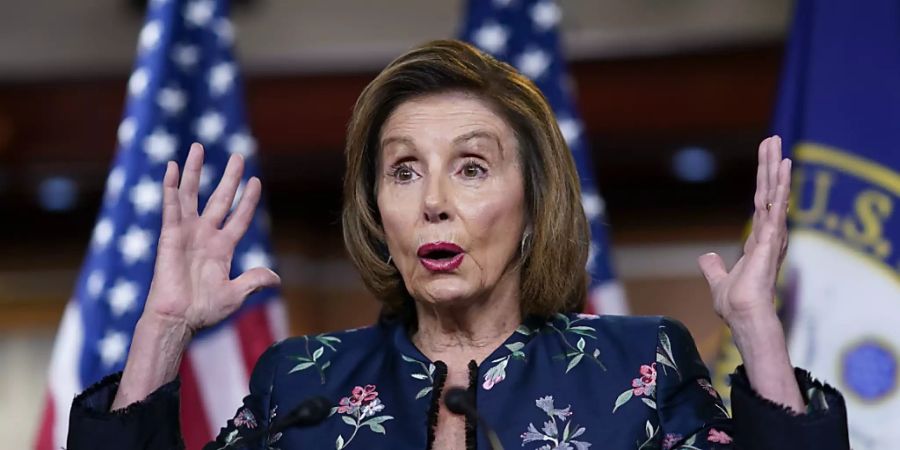 Nancy Pelosi, Vorsitzende des US-Repräsentantenhauses, spricht bei einer Pressekonferenz. Foto: J. Scott Applewhite/AP/dpa