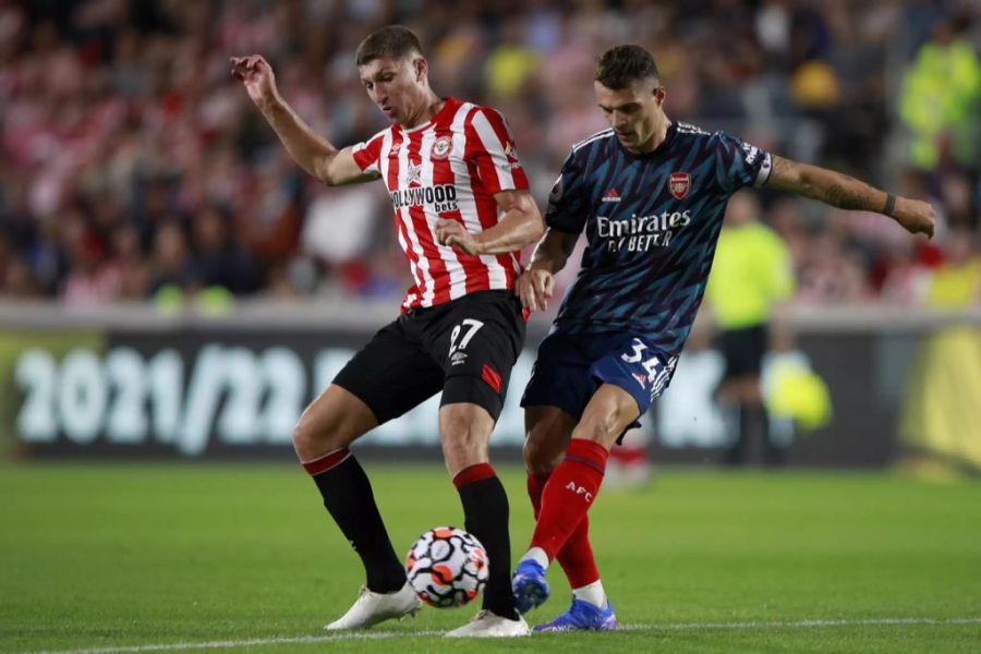 Granit Xhaka im Spiel gegen den FC Brentford: Arsenal hat den Saison-Auftakt gegen den Aufsteiger vermasselt.