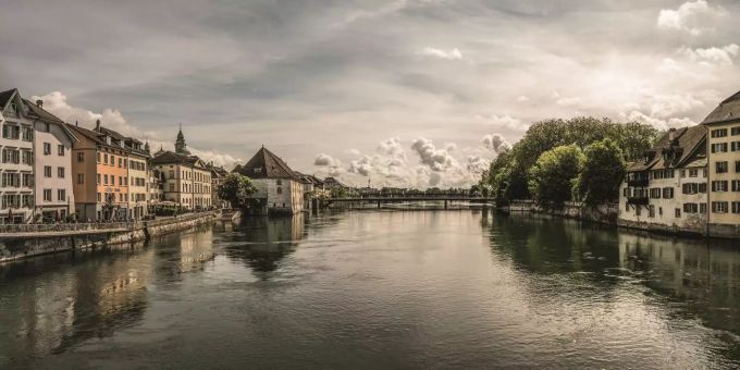Perle am Ufer der Aare: Solothurn. Solothurn Aare