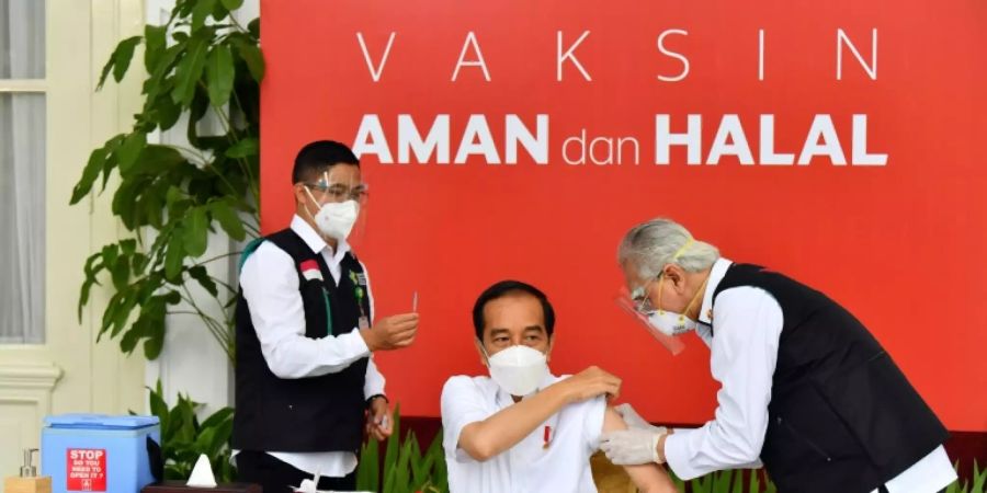 Joko Widodo bei seiner Corona-Impfung