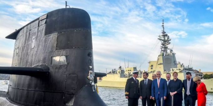 Frankreichs und Australiens Staatschefs (m.) in 2018 Frankreichs und Australiens Staatschefs (m.) in 2018