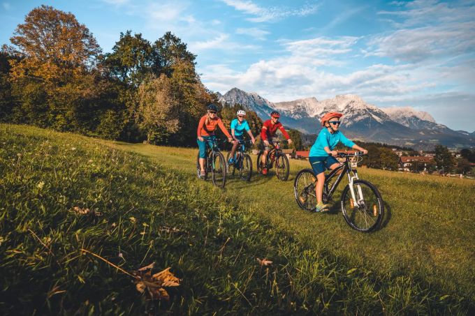 Aktivurlaub am Kaiser: Zahlreiche Bike-Touren, Bike-Verleiher und entsprechend ausgerüstete Gondeln lassen keine Wünsche offen. d