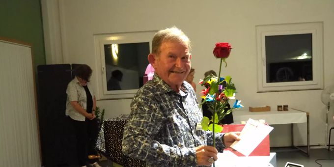 Gerhard Brogle ist bereits seit 10 Jahren als Fahrer für das Aargauer Rote Kreuz im Einsatz.