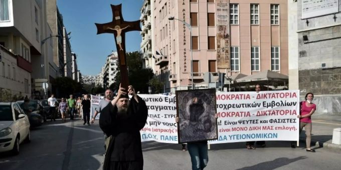 Demonstrierende Impfgegner in Thessaloniki Demonstrierende Impfgegner in Thessaloniki