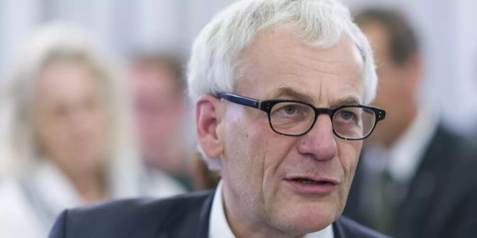 FDP-Nationalrat Kurt Fluri hat bezüglich einer Ausweitung des Covid-Zertifikats eine klare Meinung. ungeimpfte fdp