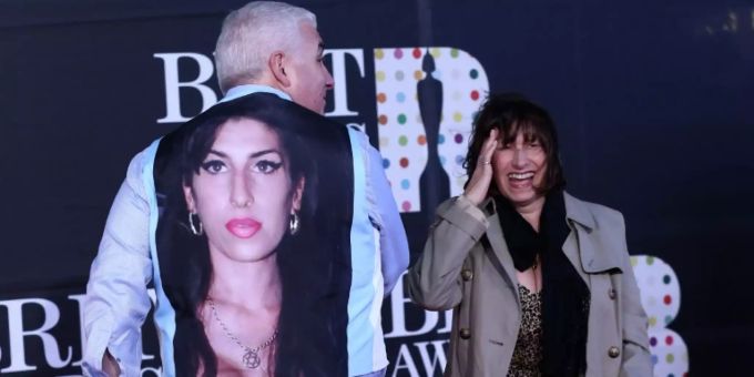 Die Eltern von Amy Winehouse im Jahr 2013. Amy Winehouse