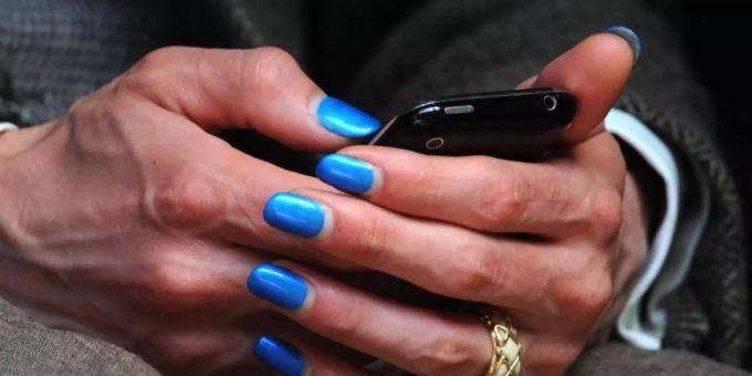 Dass Männer Nagellack für sich entdecken, ist bislang kein Massenphänomen, aber immer wieder zu beobachten. Foto: picture alliance / dpa Dass Männer Nagellack für sich entdecken, ist bislang kein Massenphänomen, aber immer wieder zu beobachten. Foto: picture alliance / dpa