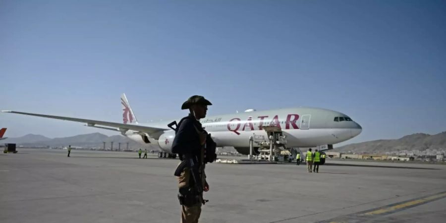 Die Maschine wartet am Kabuler Flughafen