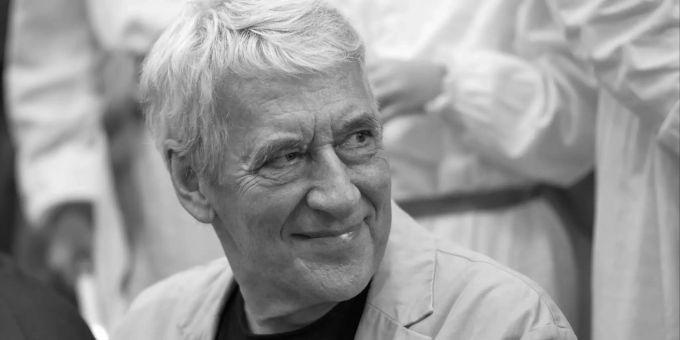 ARCHIV - 05.11.2016, Niedersachsen, Oldenburg: Der schwedische Kinderbuchautor Ulf Nilsson nimmt an der Eröffnung der 42. Kinder- und Jugendbuchmesse «Kibum» im Kulturzentrum PFL teil. Nilsson ist im Alter von 73 Jahren gestorben. Das teilte sein schwedischer Verlag Bonnier Carlsen am Mittwochabend (22.09.2021) mit. Schwedischer Kinderbuchautor Ulf Nilsson mit 73 gestorben
