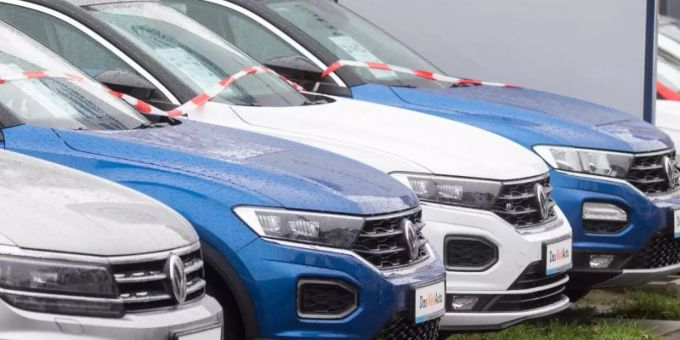 Eine Handschaltung wird es bei der kommenden Modellgeneration von Passat und Tiguan nicht mehr geben. Foto: Julian Stratenschulte/dpa Eine Handschaltung wird es bei der kommenden Modellgeneration von Passat und Tiguan nicht mehr geben. Foto: Julian Stratenschulte/dpa