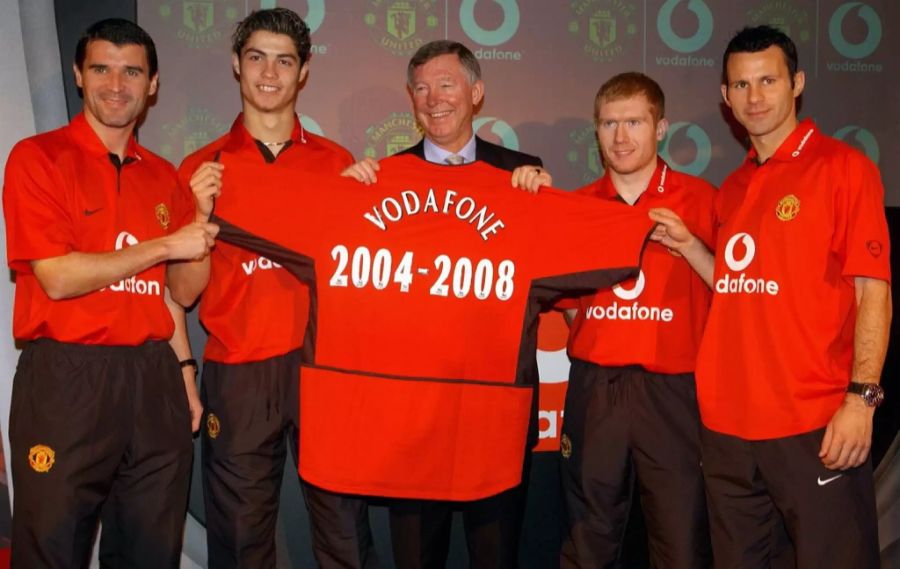 Von links nach rechts: Roy Keane, Cristiano Ronaldo, Sir Alex Ferguson, Paul Scholes and Ryan Giggs im Jahr 2003.