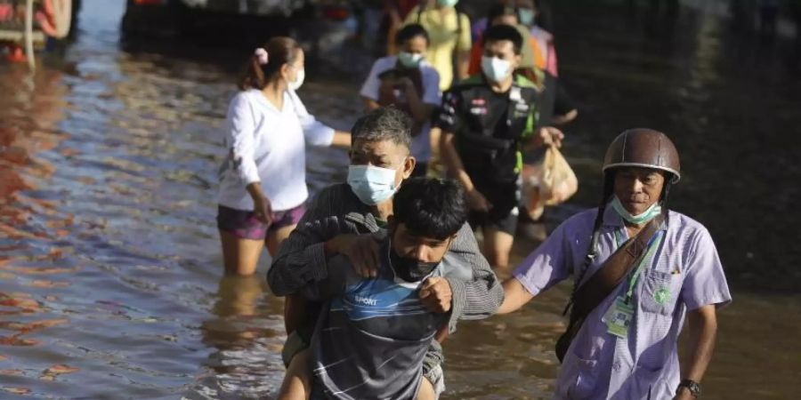 Auch die Provinz Chaiyaphum nordöstlich von Bangkok wurde von Sturzfluten getroffen. Foto: Nava Sangthong/AP/dpa