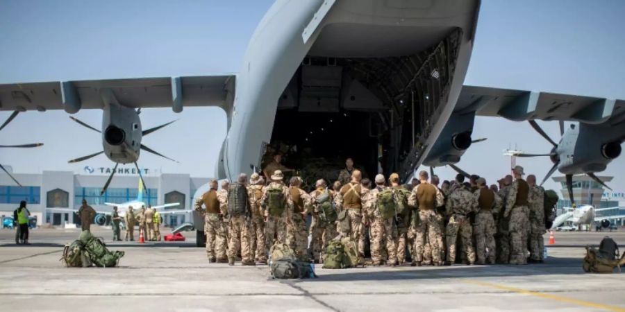 Bundeswehr hat bislang mehr als 900 Menschen geholt