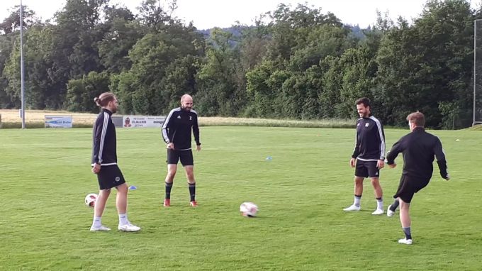 Spass auf dem Rasen: DIe 1. Mannschaft des FC Gontenschwil beim Training. FC Gontenschwil Training