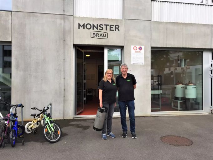 Andrea Kennel und Dani Schnider haben sich zu Biersommeliers ausbilden lassen. Monsterbräu Dübendorf