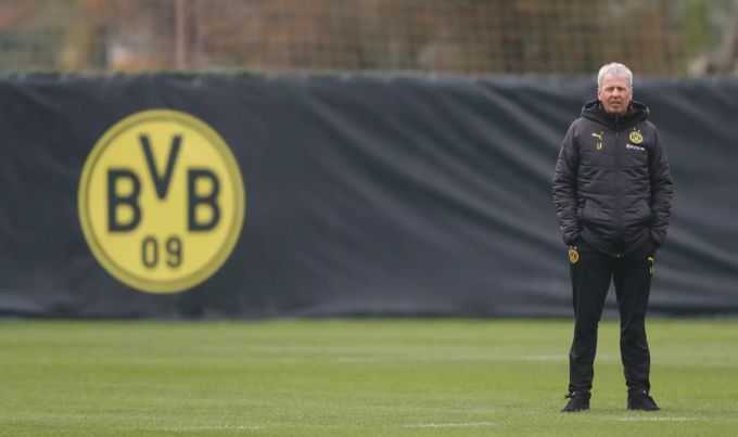 Lucien Favre bei einer Trainingseinheit des BVB. BVB Lucien Favre
