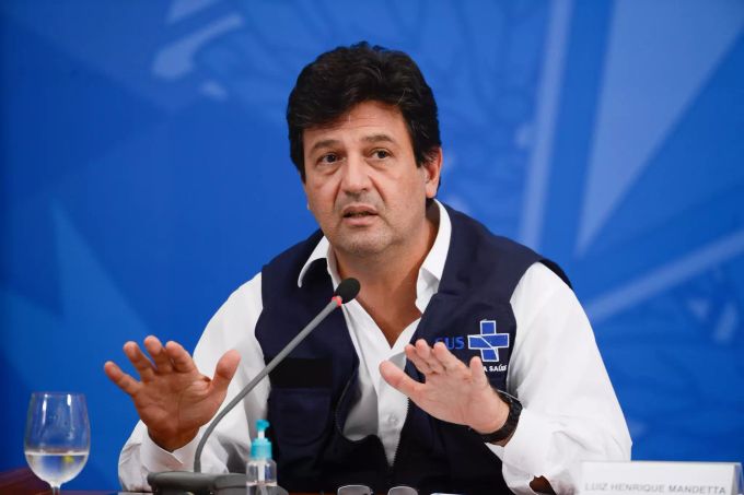 Luiz Henrique Mandetta, ehemaliger Gesundheitsminister von Brasilien, an einer Pressekonferenz zum Coronavirus am 15. April. Brasilien Coronavirus Bolsonaro Mandetta
