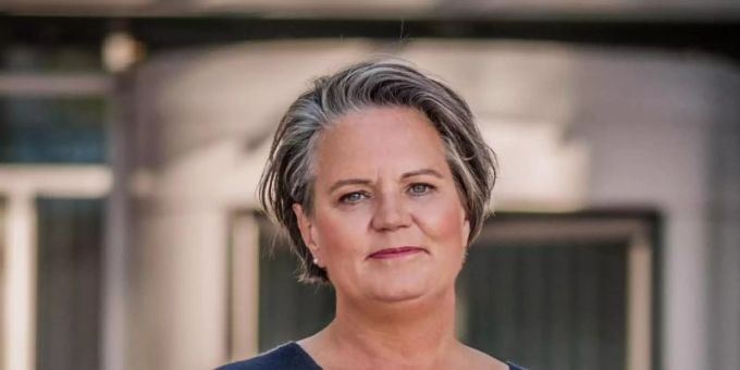 GZSZ-Produzentin Petra Kolle: «Wir wollen keine Comicfiguren, die zweidimensional nur schwarz oder weiss sind.». Foto: Olimpia Czarna/UFA/dpa GZSZ-Produzentin Petra Kolle: «Wir wollen keine Comicfiguren, die zweidimensional nur schwarz oder weiss sind.». Foto: Olimpia Czarna/UFA/dpa